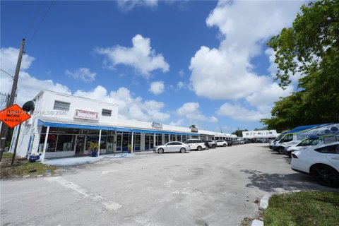 Commercial property in Pembroke Pines, Florida № 2063408 - photo 7