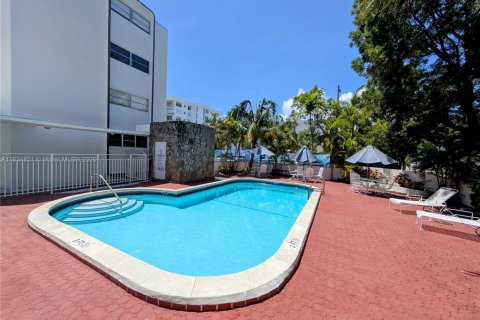 Condo in Bay Harbor Islands, Florida, 2 bedrooms  № 1822053 - photo 22