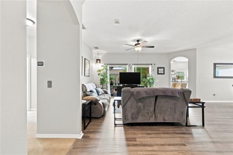 House in Kissimmee, Florida 2 bedrooms, 146.23 sq.m. № 2321066 - photo 9