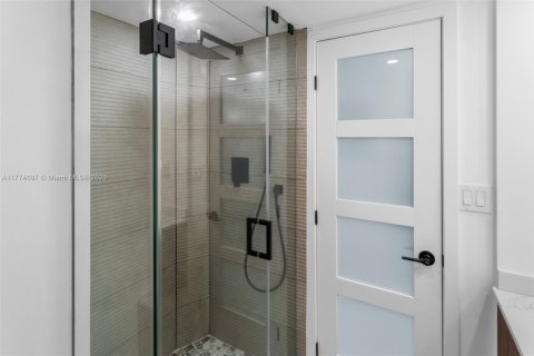 Condominio en venta en Miami Beach, Florida, 1 dormitorio, 76.55 m2 № 1727986 - foto 12