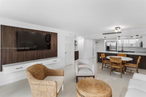 Condominio en venta en Miami Beach, Florida, 1 dormitorio, 76.55 m2 № 1727986 - foto 25