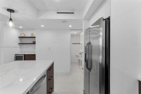 Condominio en venta en Miami Beach, Florida, 1 dormitorio, 76.55 m2 № 1727986 - foto 10