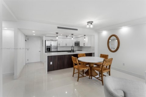 Condominio en venta en Miami Beach, Florida, 1 dormitorio, 76.55 m2 № 1727986 - foto 26