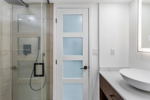 Condominio en venta en Miami Beach, Florida, 1 dormitorio, 76.55 m2 № 1727986 - foto 13