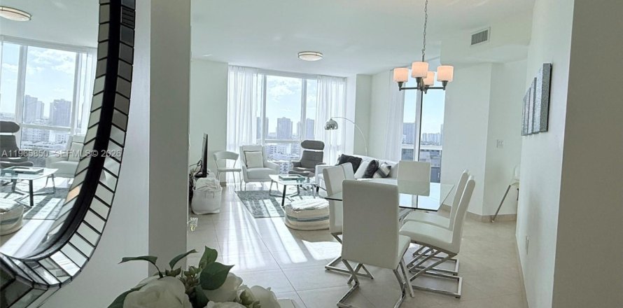 Condo à Sunny Isles Beach, Floride, 2 chambres № 2081251