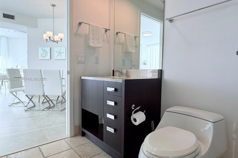 Copropriété à louer à Sunny Isles Beach, Floride: 2 chambres, 119.75 m2 № 2081251 - photo 10