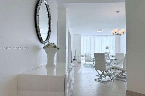 Copropriété à louer à Sunny Isles Beach, Floride: 2 chambres, 119.75 m2 № 2081251 - photo 3