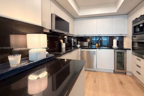 Condo in Miami, Florida, 1 bedroom  № 1813910 - photo 7