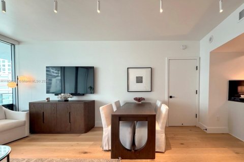 Condo in Miami, Florida, 1 bedroom  № 1813910 - photo 5