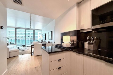 Condo in Miami, Florida, 1 bedroom  № 1813910 - photo 9