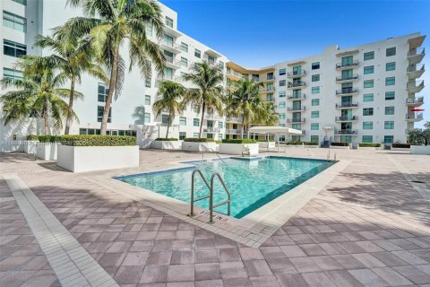 Condominio en venta en Hollywood, Florida, 2 dormitorios, 113.34 m2 № 1947859 - foto 16