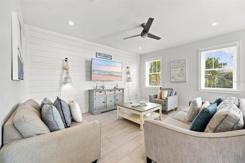 Villa ou maison à vendre à Bradenton Beach, Floride: 7 chambres, 291.16 m2 № 2433615 - photo 10