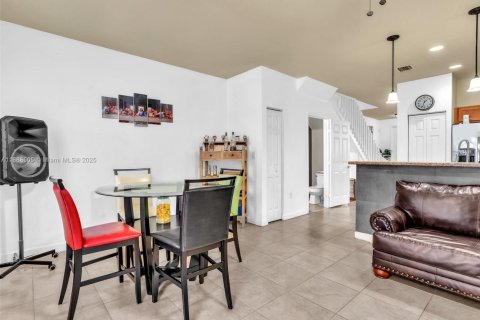 Touwnhouse à louer à Hialeah, Floride: 3 chambres, 143.53 m2 № 1942409 - photo 24