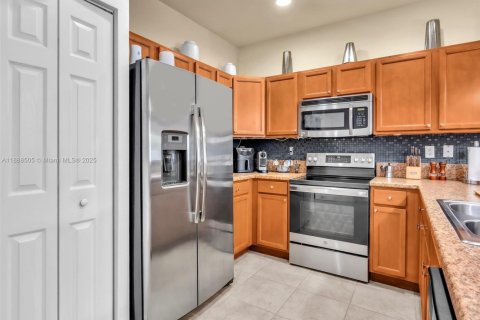 Touwnhouse à louer à Hialeah, Floride: 3 chambres, 143.53 m2 № 1942409 - photo 11