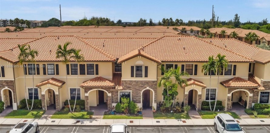 Touwnhouse à Hialeah, Floride 3 chambres, 143.53 m2 № 1942409