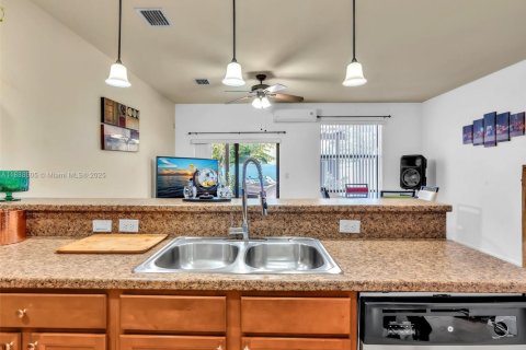 Touwnhouse à louer à Hialeah, Floride: 3 chambres, 143.53 m2 № 1942409 - photo 13