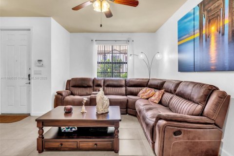 Touwnhouse à louer à Hialeah, Floride: 3 chambres, 143.53 m2 № 1942409 - photo 6