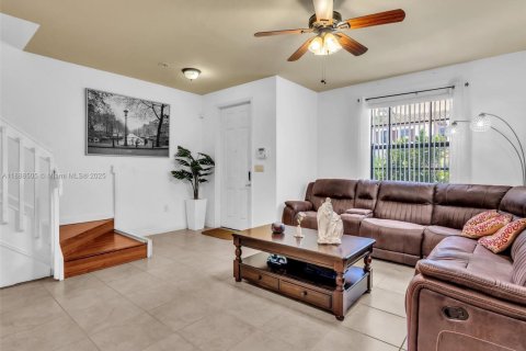 Touwnhouse à louer à Hialeah, Floride: 3 chambres, 143.53 m2 № 1942409 - photo 7