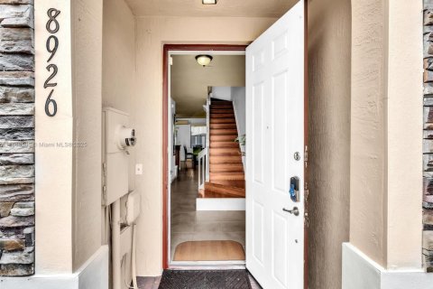 Touwnhouse à louer à Hialeah, Floride: 3 chambres, 143.53 m2 № 1942409 - photo 2