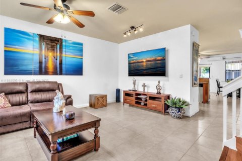 Touwnhouse à louer à Hialeah, Floride: 3 chambres, 143.53 m2 № 1942409 - photo 4