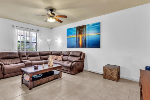 Touwnhouse à louer à Hialeah, Floride: 3 chambres, 143.53 m2 № 1942409 - photo 5