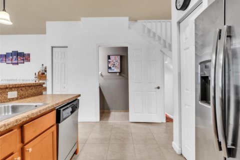 Touwnhouse à louer à Hialeah, Floride: 3 chambres, 143.53 m2 № 1942409 - photo 16