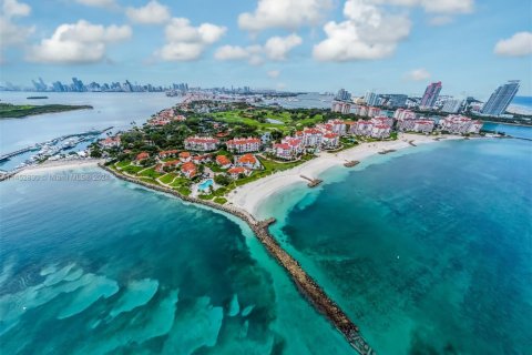 Condo in Fisher Island, Florida, 3 bedrooms  № 1868641 - photo 21