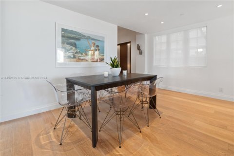 Condo in Fisher Island, Florida, 3 bedrooms  № 1868641 - photo 23