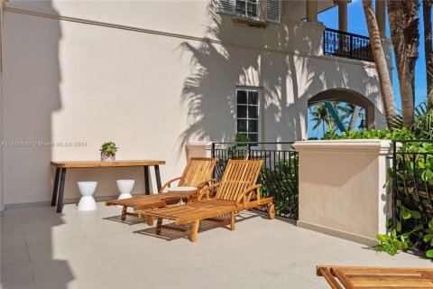Condo in Fisher Island, Florida, 3 bedrooms  № 1868641 - photo 2