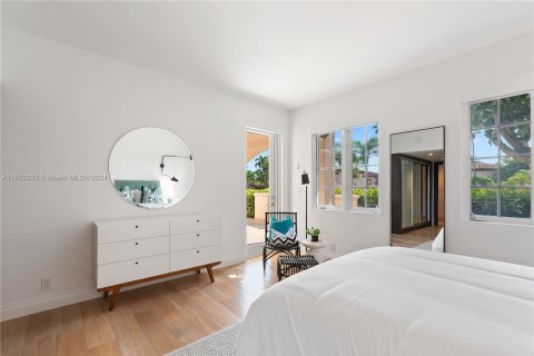Condo in Fisher Island, Florida, 3 bedrooms  № 1868641 - photo 12