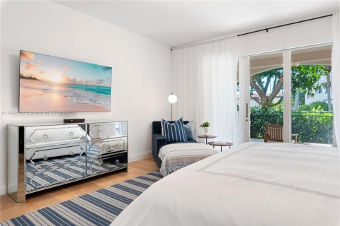 Condo in Fisher Island, Florida, 3 bedrooms  № 1868641 - photo 14