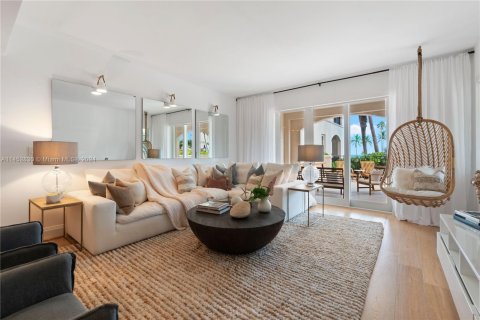 Condo in Fisher Island, Florida, 3 bedrooms  № 1868641 - photo 1