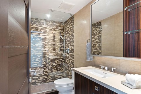 Condo in Fisher Island, Florida, 3 bedrooms  № 1868641 - photo 13