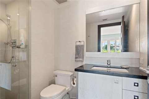 Condo in Fisher Island, Florida, 3 bedrooms  № 1868641 - photo 11