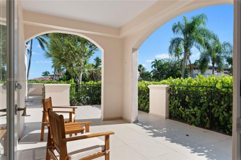 Condo in Fisher Island, Florida, 3 bedrooms  № 1868641 - photo 4