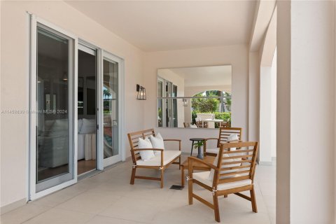 Condo in Fisher Island, Florida, 3 bedrooms  № 1868641 - photo 3