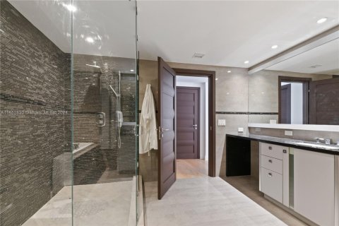 Condo in Fisher Island, Florida, 3 bedrooms  № 1868641 - photo 18