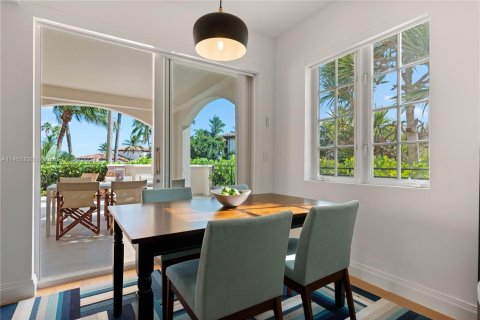 Condo in Fisher Island, Florida, 3 bedrooms  № 1868641 - photo 5