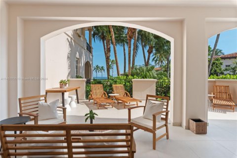 Condo in Fisher Island, Florida, 3 bedrooms  № 1868641 - photo 27