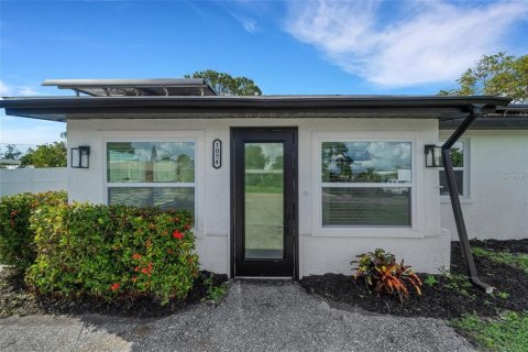 House in Venice, Florida 3 bedrooms, 115.29 sq.m. № 1885853 - photo 1
