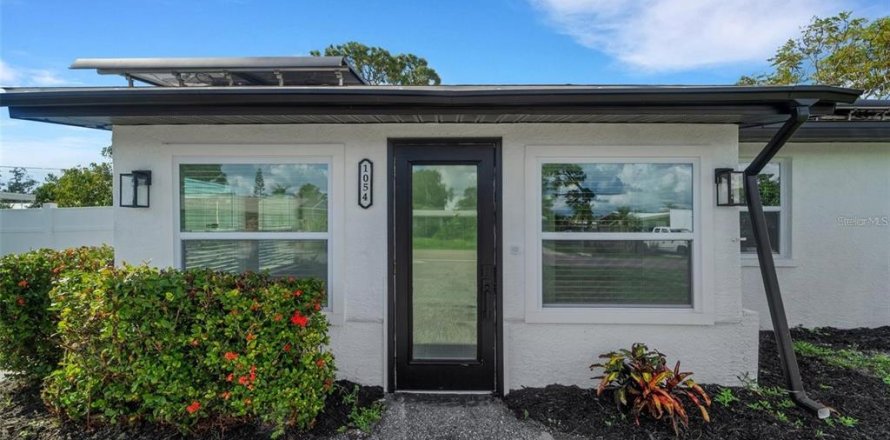 House in Venice, Florida 3 bedrooms, 115.29 sq.m. № 1885853