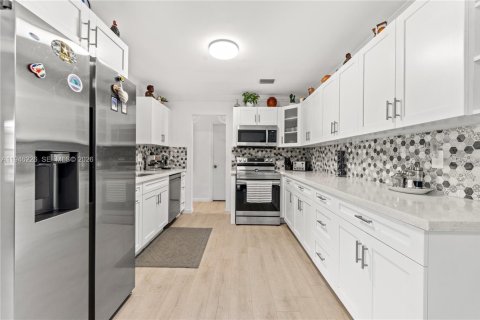 Casa en venta en Pembroke Pines, Florida, 3 dormitorios, 162.3 m2 № 2002484 - foto 8