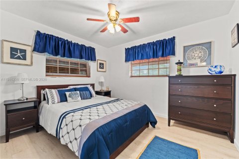 Casa en venta en Pembroke Pines, Florida, 3 dormitorios, 162.3 m2 № 2002484 - foto 11