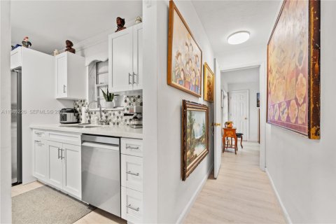 Casa en venta en Pembroke Pines, Florida, 3 dormitorios, 162.3 m2 № 2002484 - foto 9