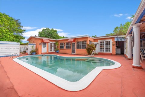 Casa en venta en Pembroke Pines, Florida, 3 dormitorios, 162.3 m2 № 2002484 - foto 15