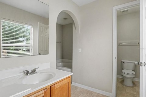 House in Winter Haven, Florida 4 bedrooms, 280.56 sq.m. № 2419120 - photo 15