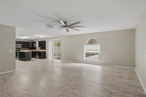 House in Winter Haven, Florida 4 bedrooms, 280.56 sq.m. № 2419120 - photo 6