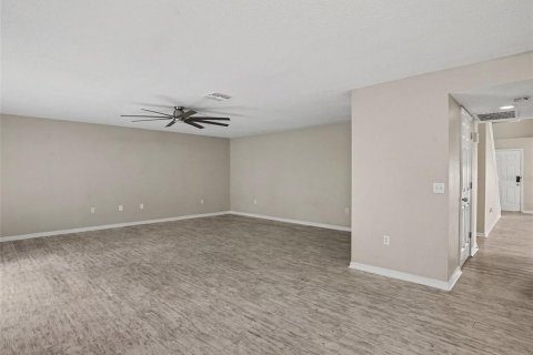 House in Winter Haven, Florida 4 bedrooms, 280.56 sq.m. № 2419120 - photo 5
