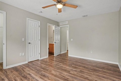 House in Winter Haven, Florida 4 bedrooms, 280.56 sq.m. № 2419120 - photo 19