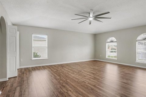 House in Winter Haven, Florida 4 bedrooms, 280.56 sq.m. № 2419120 - photo 13
